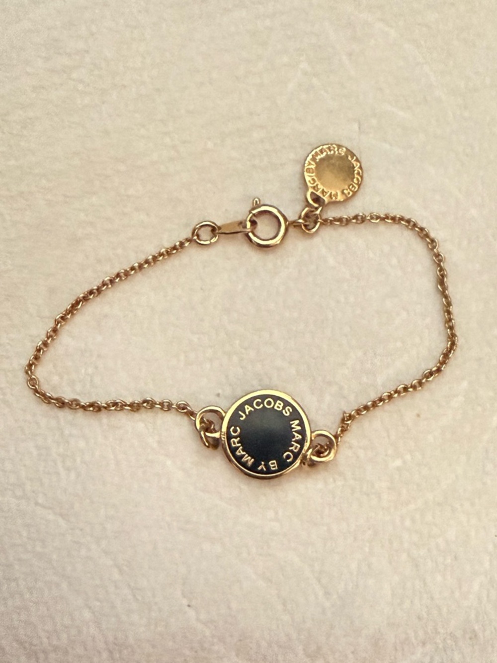 Marc Jacobs Gold and Black Round Logo Chain Bracelet